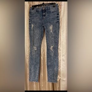 Refuge Distressed Jean Size 6 EUC